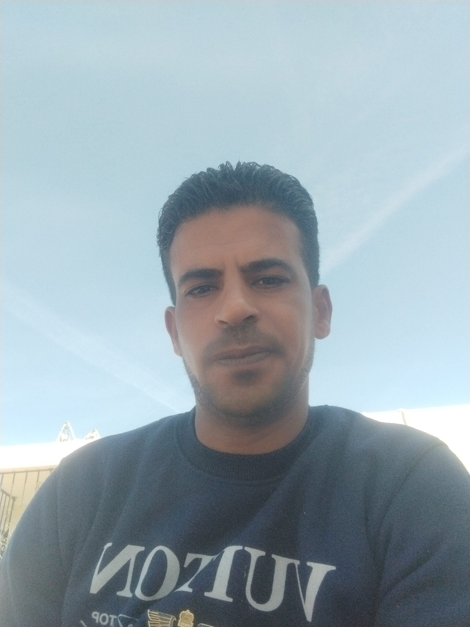 عمر خلف