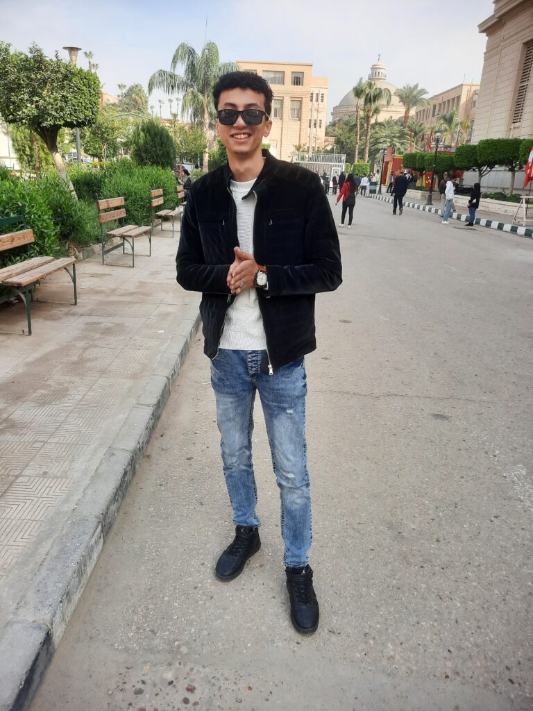 Youssef Alsyoufi  - الغلاف