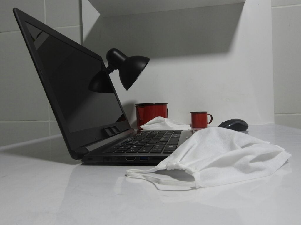 شهادة عمل حر: دليلك الكامل للحصول على الوثيقة والاستفادة منها