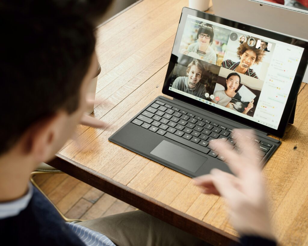 Freelance vs Salariat IT : Comparatif revenus et perspectives 2025
