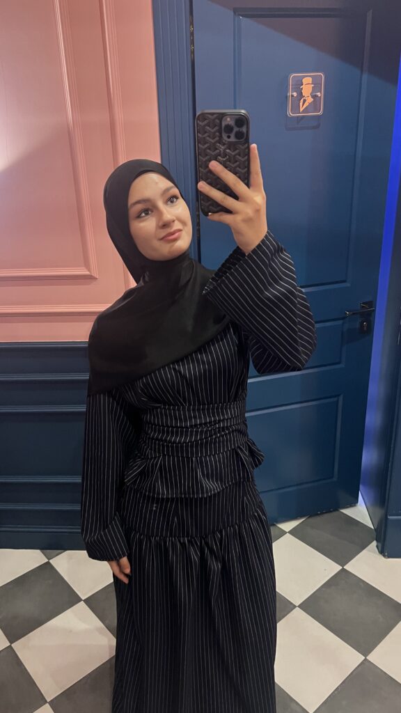 Asal Yuldasheva - الغلاف