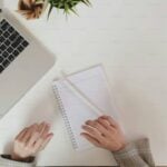 سأكتب قصصا إبداعية أو مشاريع مدرسية أو تقارير عملية باللغة الإنجليزية أو الأردية - عن بُعد