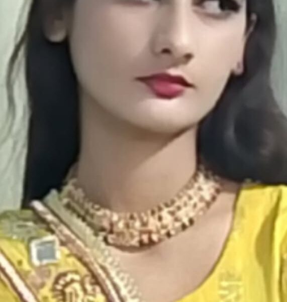 Sarwat  Nida 