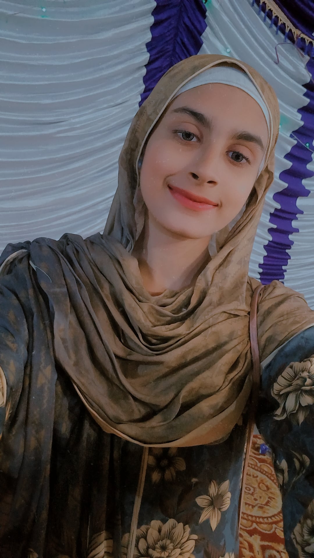 Simrah Munawar - cover