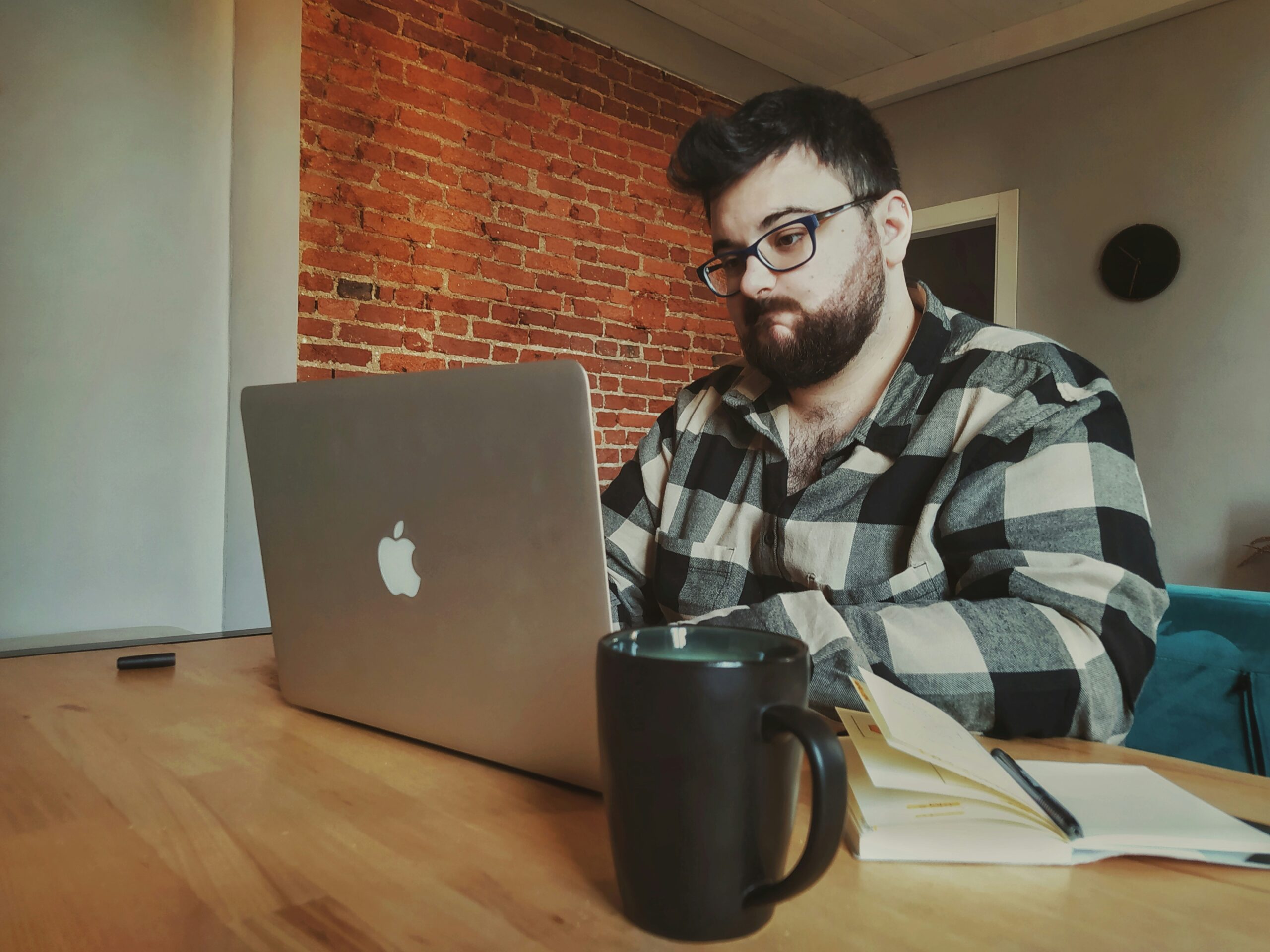 Auto-Entrepreneur vs SASU pour Freelances : Quel Statut Choisir en 2025 ?