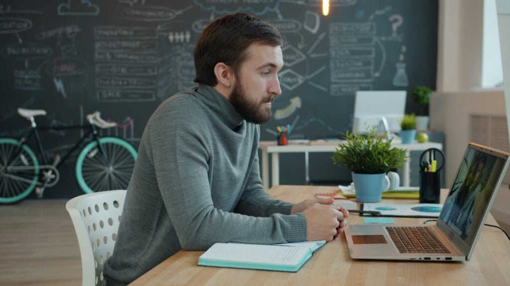 Climate Change & Freelancing: Digital Nomads’ Carbon Footprint Analysis in 2026