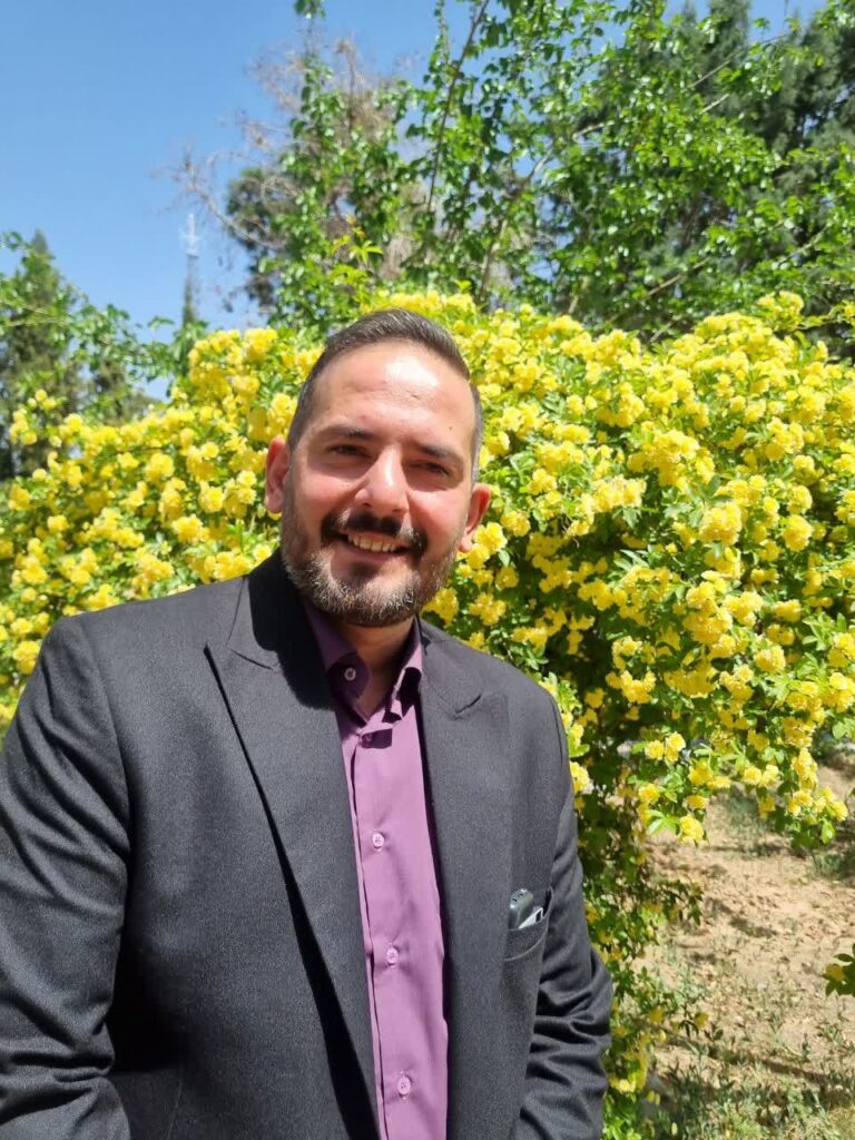 ESMAEIL Akhlaghi - الغلاف
