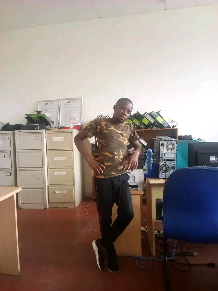 MacDonald Sambakunsi - portfolio - 1