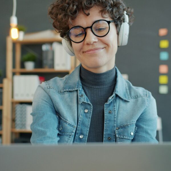 Real Stories: 100 Freelancers Who Left Fiverr/Upwork in 2026 (Earnings Before/After)