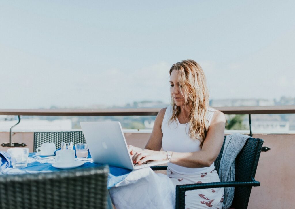 Freelancing and the Creator Economy: How Content Creators Are Becoming Freelancers in 2026