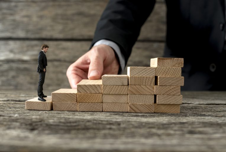 اختيار المسار الوظيفي ، اختيار التخصص الجامعي المناسب بكالوريوس او ماجستير ، التطور والتقدم الوظيفي ، البحث عن عمل ، كتابة سيرة ذاتية احترافية ، التدي - portfolio - 2