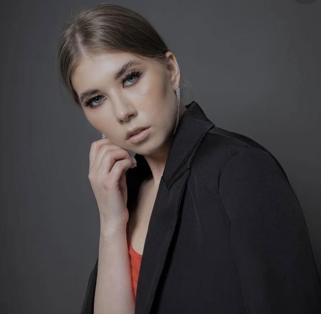 Anna Moiseeva  - cover