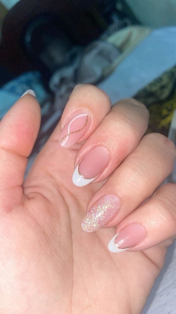 سأقوم بتصميم وتلميع الأظافر (Manucure)" أو "سأقوم بعمل طلاء الأظافر بالجل (Nail Art)" - portfolio - 1