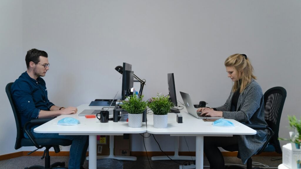 Freelance Jobs for Beginners Online in 2025–2026: 20 Real Opportunities, How to Start With Zero Experience, and What to Expect