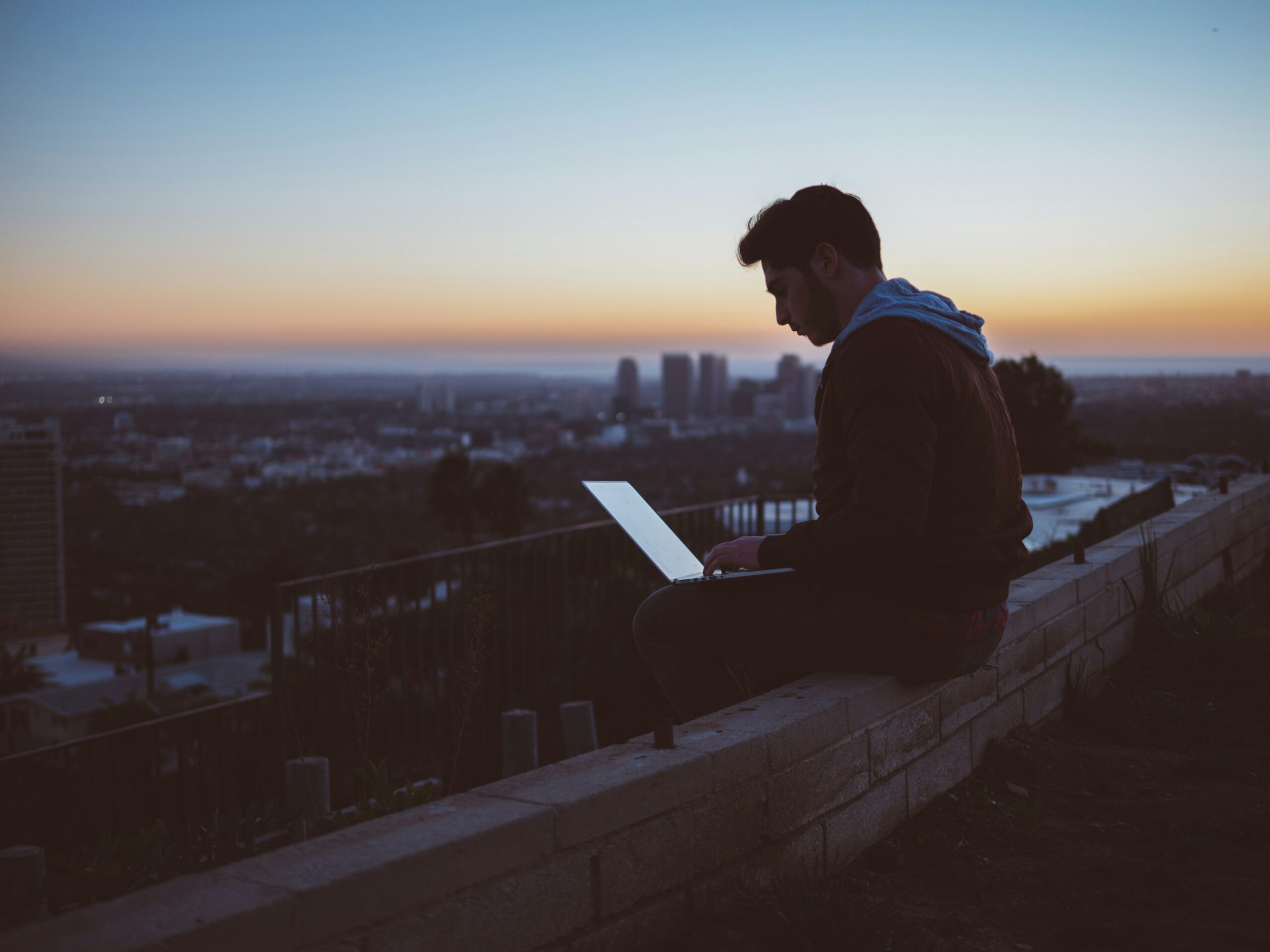 Freelance Social Media Management – Full Rate & Platform Guide 2026