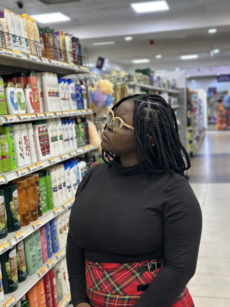 Anita Ababio - الغلاف