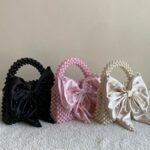 Je suis professeur de musique. Je propose également des services d’art de ongles, de fabrication de bijoux et de sacs de perles faits main sur mesure. - À distance