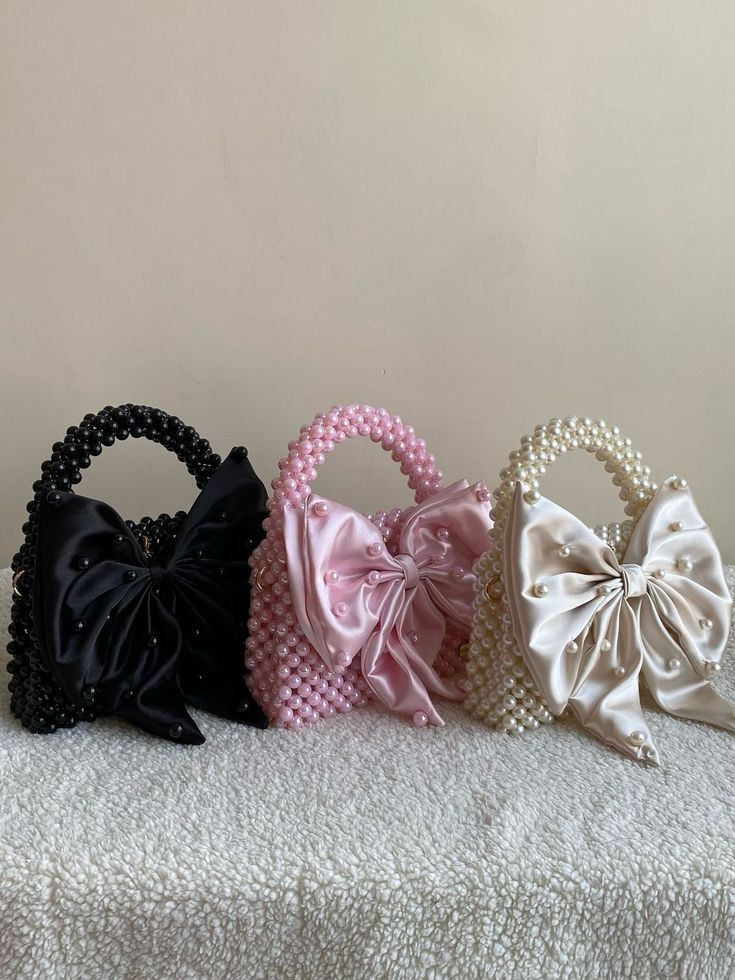 Je suis professeur de musique. Je propose également des services d’art de ongles, de fabrication de bijoux et de sacs de perles faits main sur mesure. - portfolio - 0