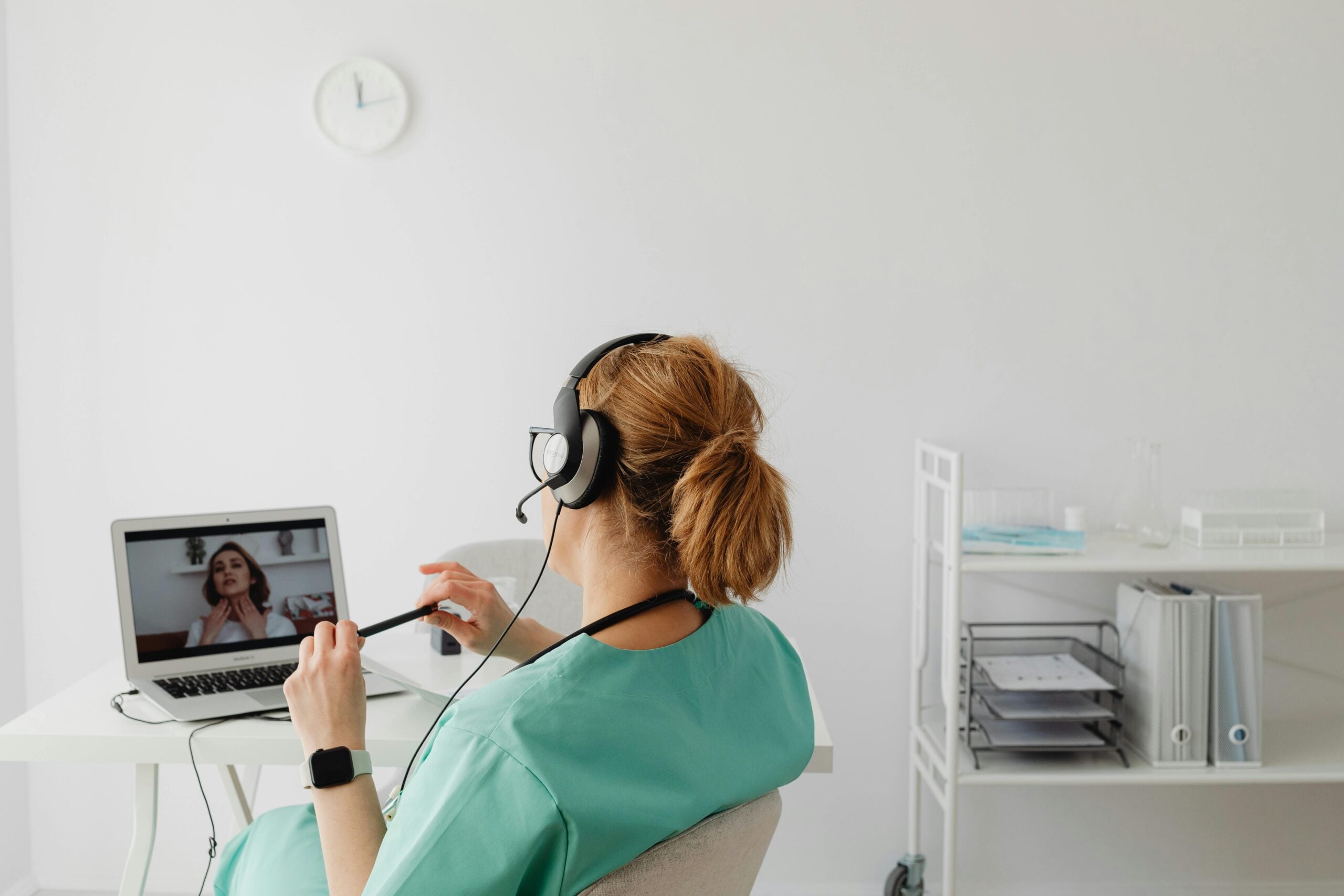 4 Fulfilling Work Roles You Can Explore As A Freelance Nurse