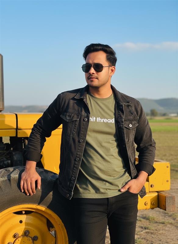 Hi, I’m Shesh, a dedicated Customer Service & Complaint Resolution Specialist with hands‑on experience in handling customers through chat and email su - portfolio - 0