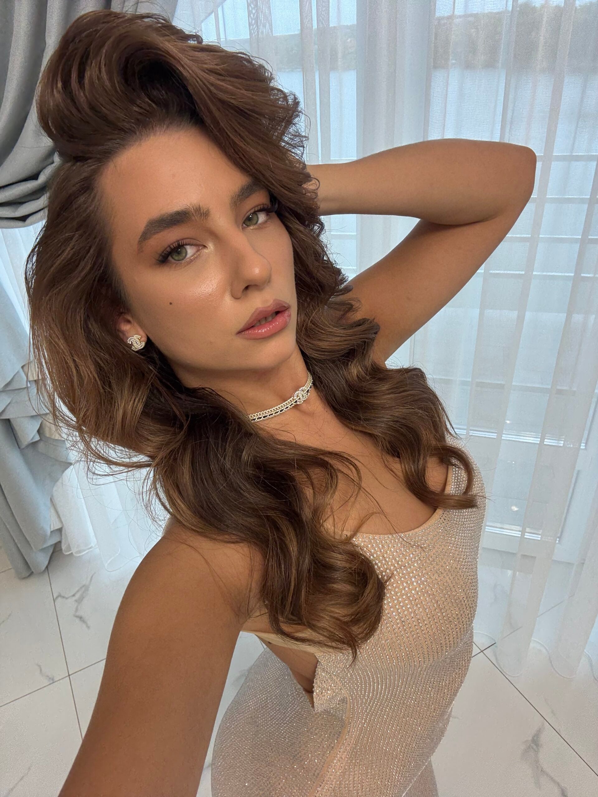 Valeriia Zhayvoronok - cover