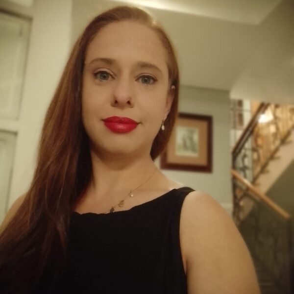 Nívia Leila Lélis Azevedo