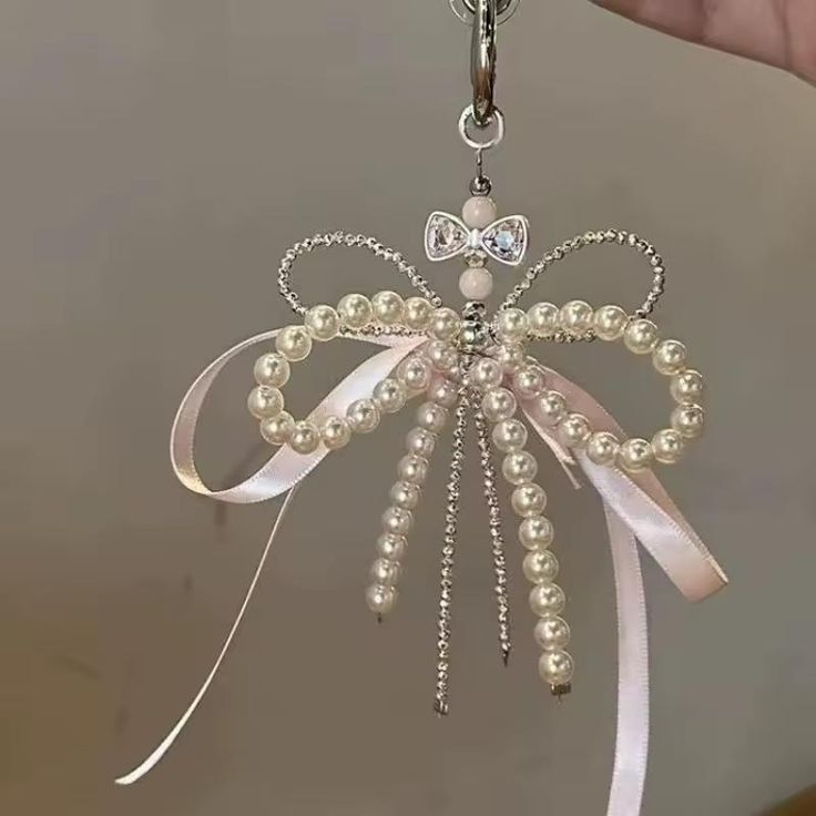 Je suis professeur de musique. Je propose également des services d’art de ongles, de fabrication de bijoux et de sacs de perles faits main sur mesure. - portfolio - 2