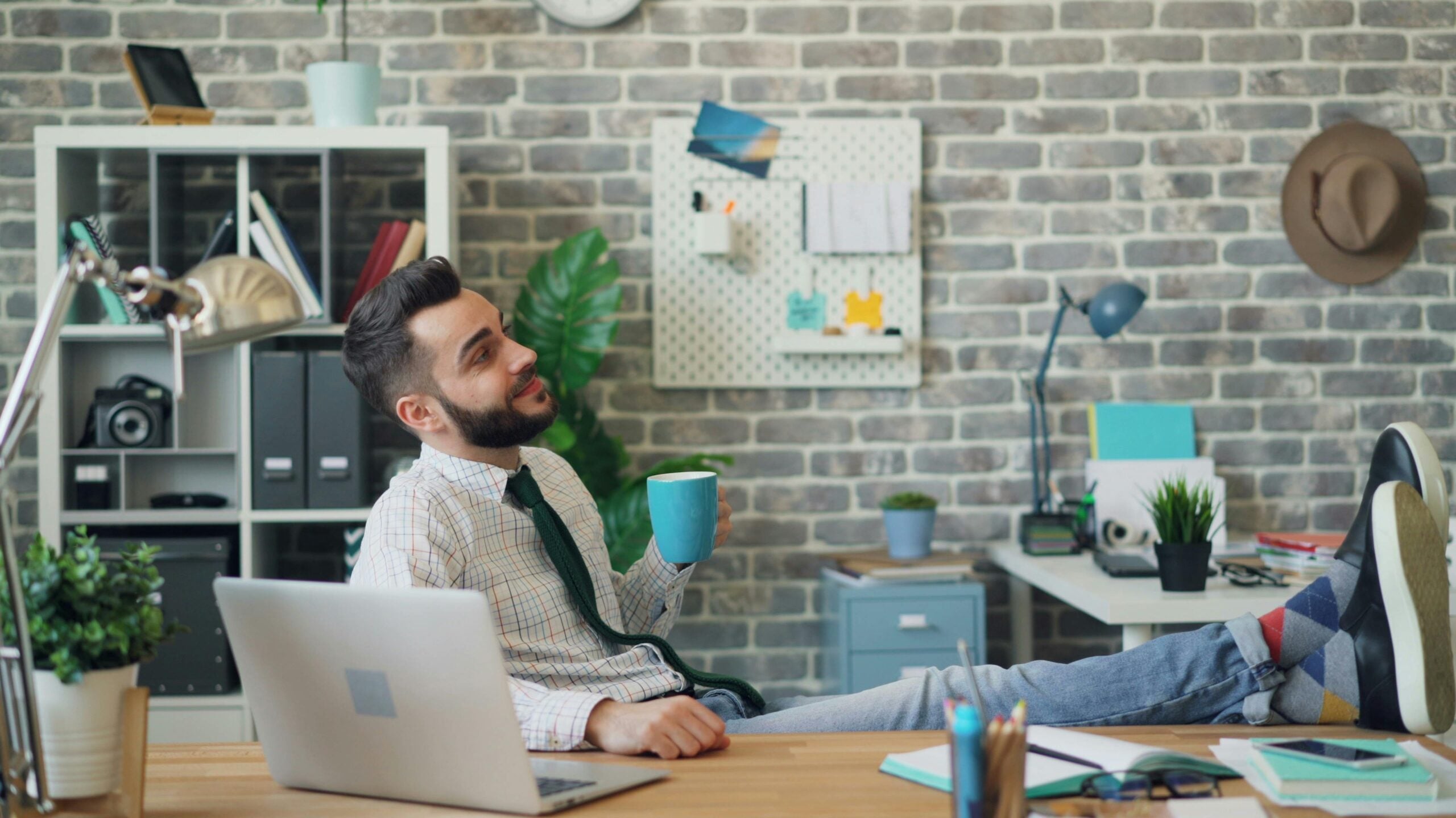 Agency Vs Freelancer Cost Comparison – Client Enters Project Scope → Sees Cost Difference