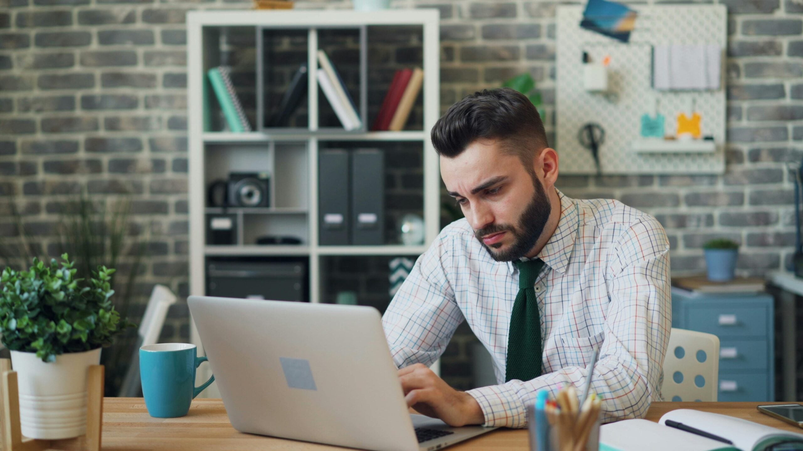 Freelancing While On A Work Visa – Legal Guide For 40 Countries