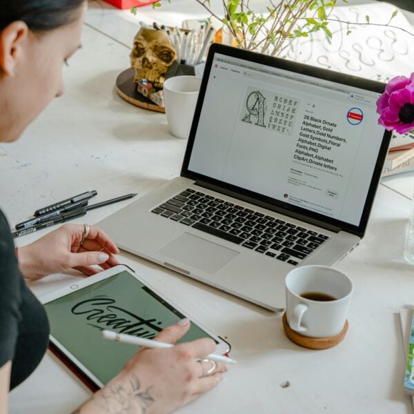 Licensing Your Freelance Work – Templates, Presets, Courses as Passive Income