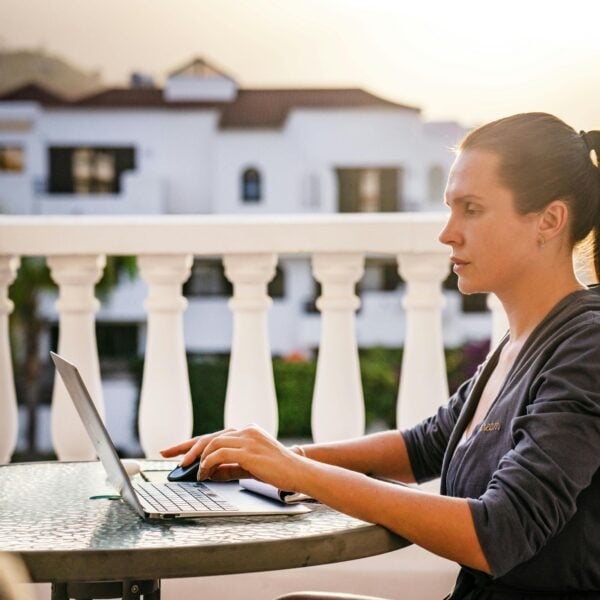 The Freelance Work Hours Report – Do Freelancers Actually Work Less? The Freelance Work Hours Report – Do Freelancers Actually Work Less?