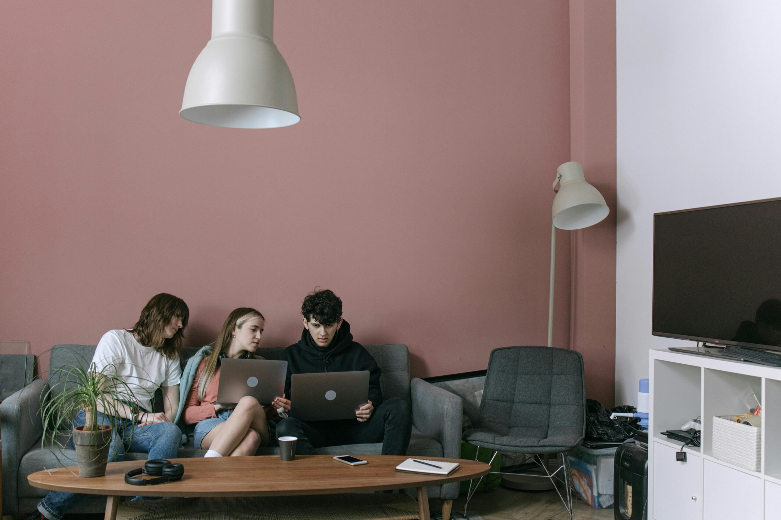 The Freelancer’s Guide To Simplifying Contracts, Taxes And Payments