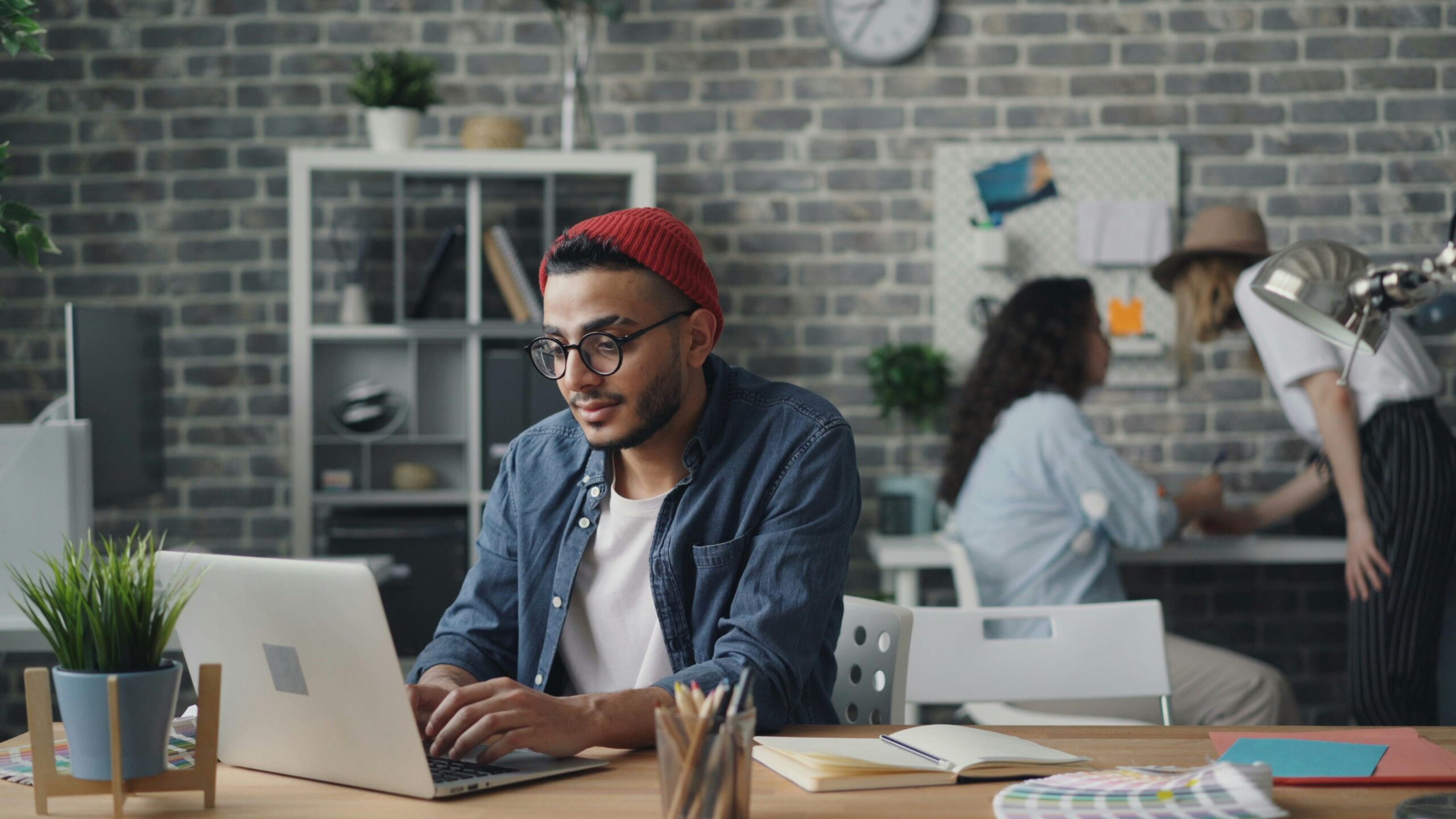 The Personal Brand Playbook For Freelancers – From Anonymous To In Demand