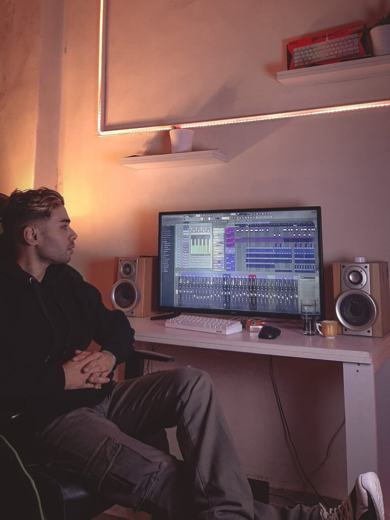 Produire une chanson pop ou hip-hop complète – mélodie, mixage, mastering et support de distribution - portfolio - 0