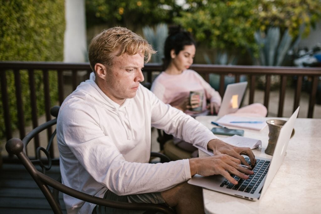 Freelance contract value calculator: estimate what your project is worth before signing