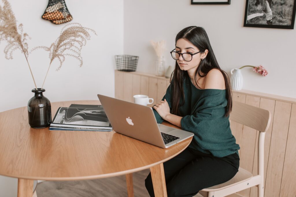 Freelancer vs contractor vs consultant: legal differences by country