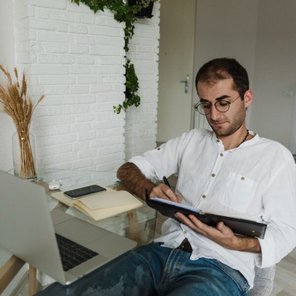 Hiring Local Service Freelancers: What Clients Should Plan Before the Job Starts