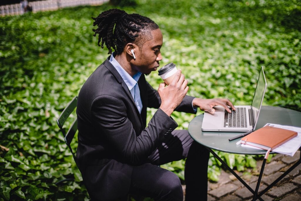 How to hire a freelance copywriter: rates, brief, platform guide