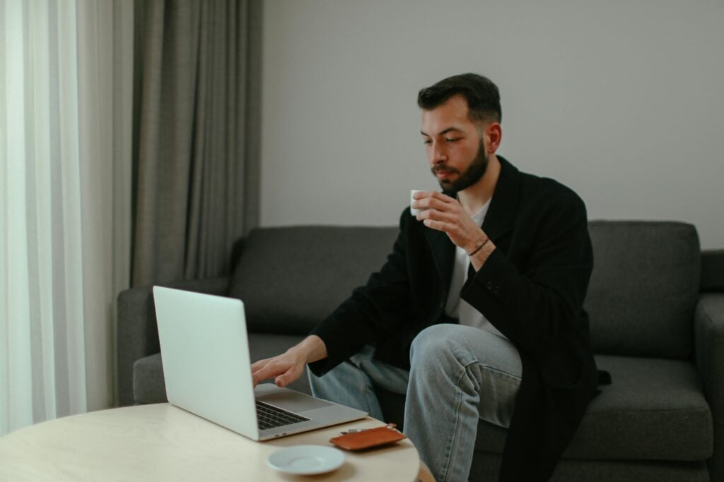 How to start a freelance agency from scratch: 2026 guide