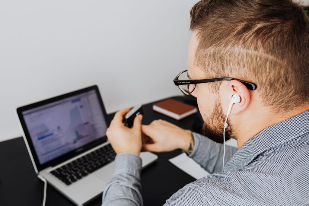 Questions to ask a freelancer before hiring: 50-question guide