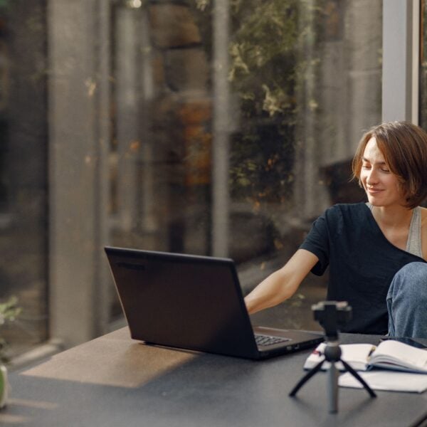 Freelance architect and interior designer: licensing, rates, project types 2026