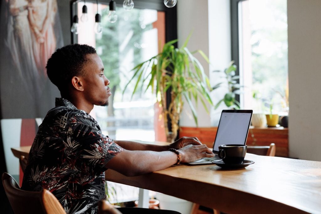 Freelance platform comparison for students and under-25s: where to start in 2026