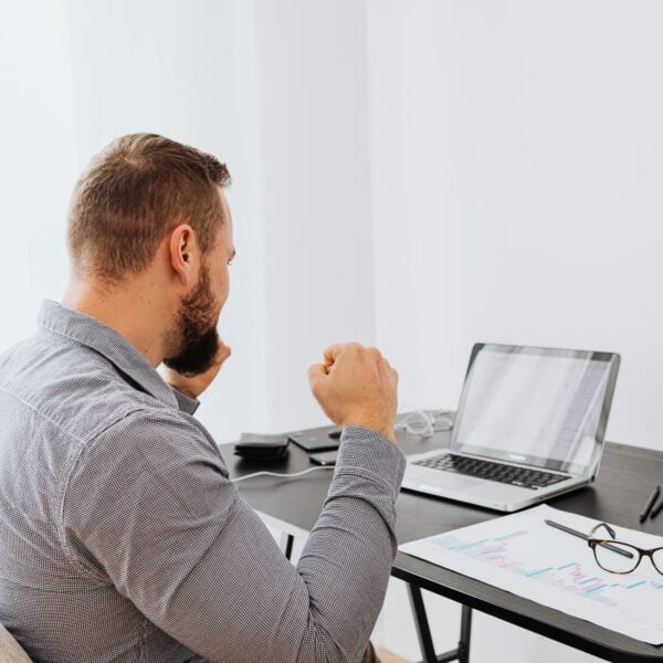 Freelance scope of work vs contract: what is the difference?
