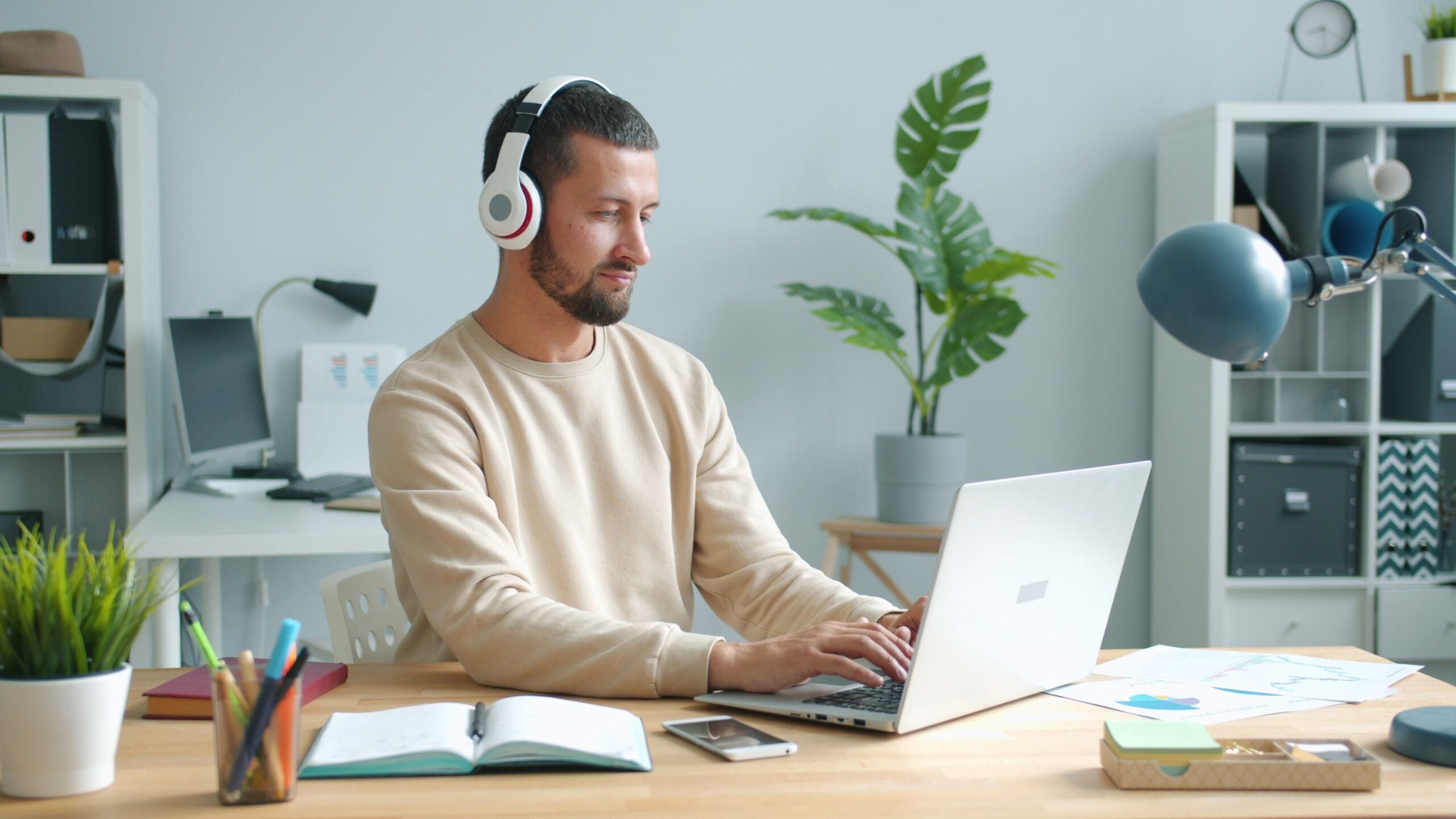 Freelancing Vs Dropshipping Which Is Better For Making Money Online In 2026