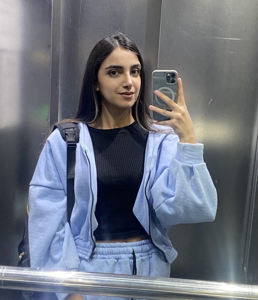 Helia Shambouri - الغلاف