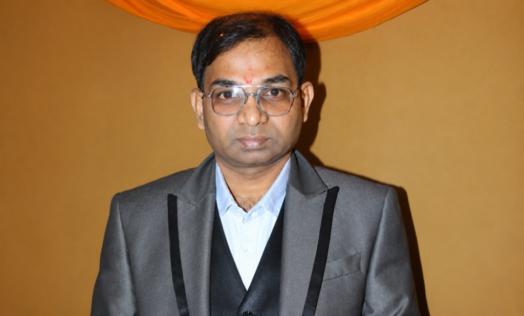 RAVINESH KUMAR - الغلاف