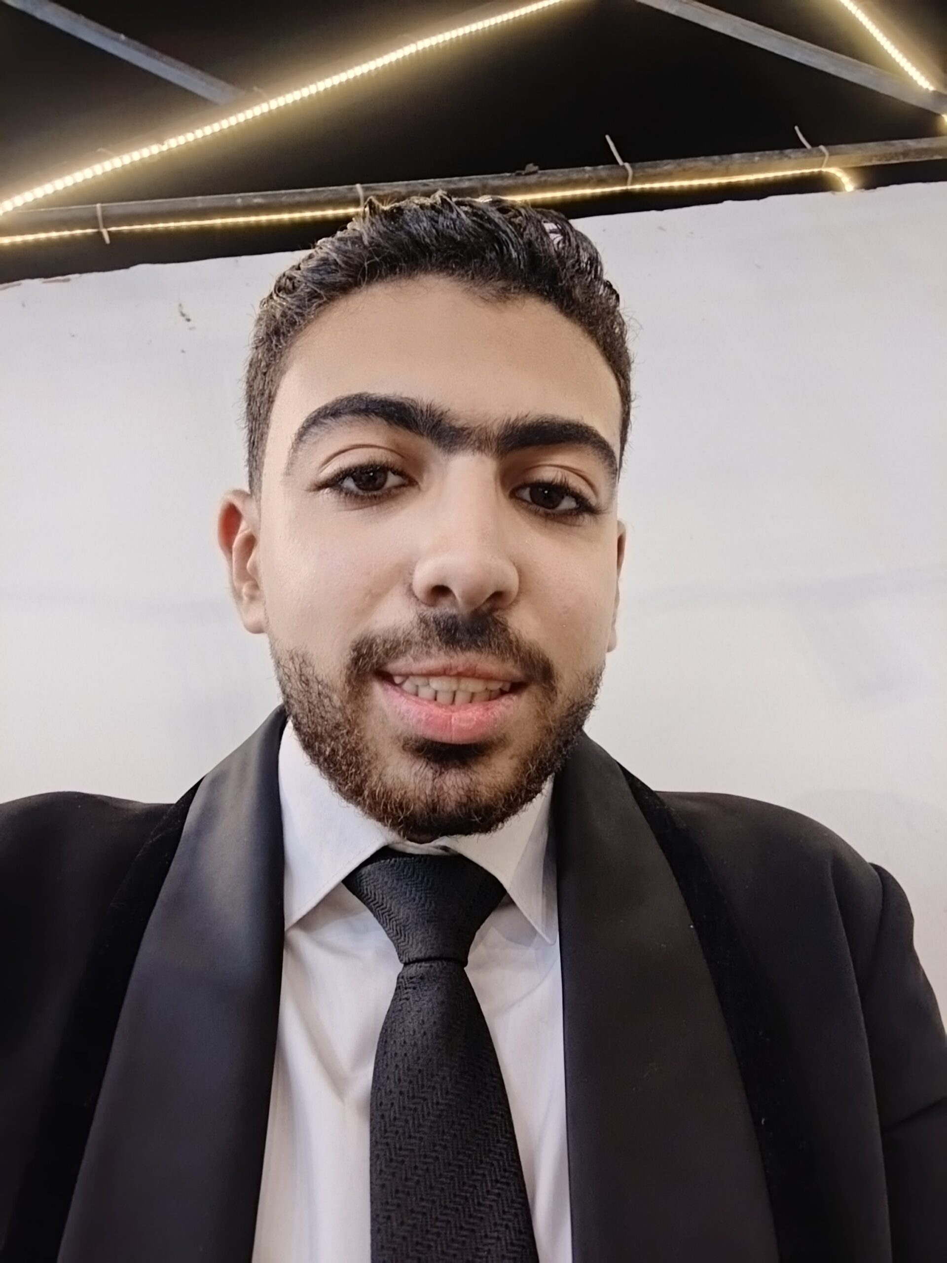 عمر البني