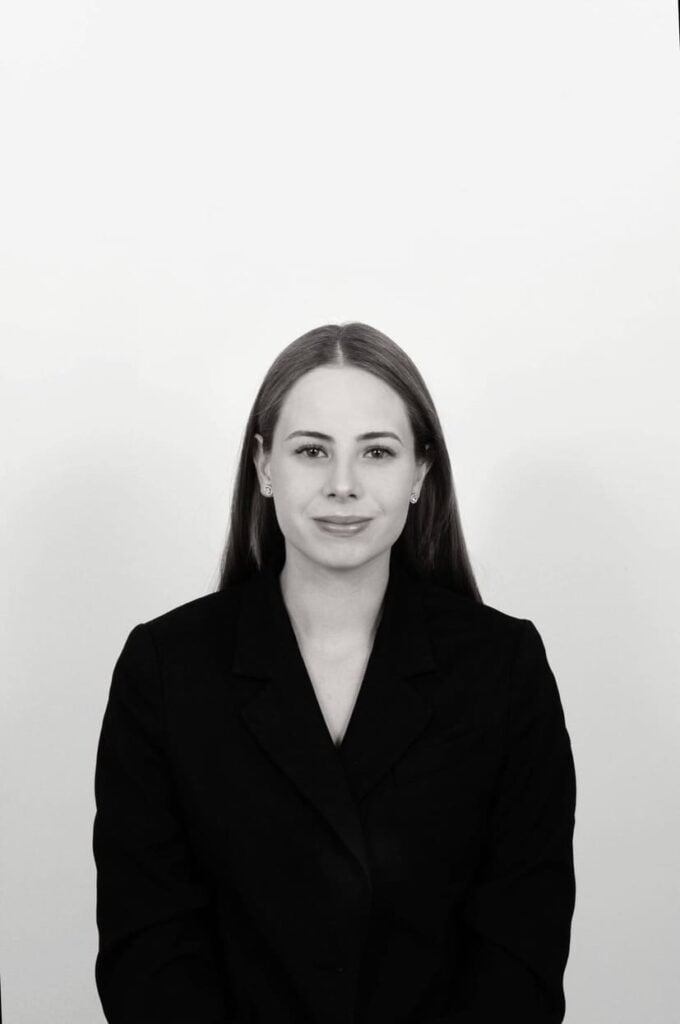 mariana siqueiros - الغلاف